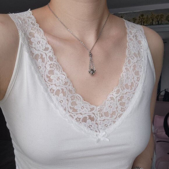 Classic vintage antique silver basket necklace with a small silver chain - Picture 4 of 7